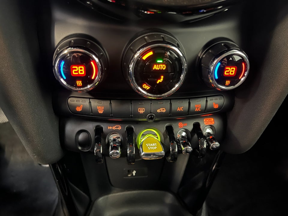 MINI Cooper SE Essential 3d