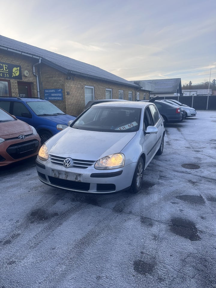 VW Golf V 1,6 FSi Comfortline aut. 5d