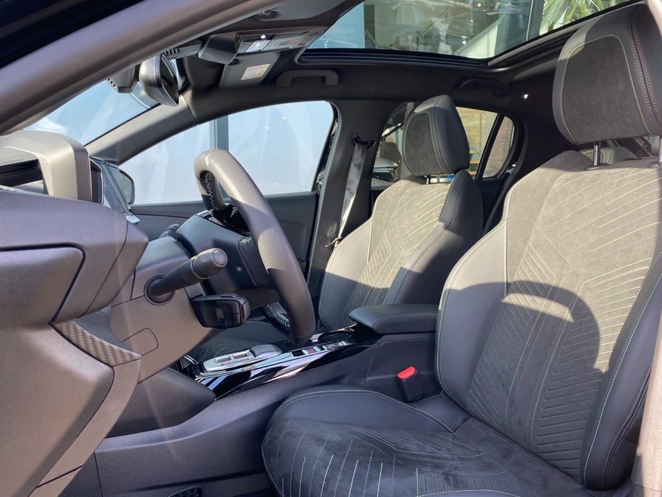 Peugeot e-208 54 GT Pack 5d