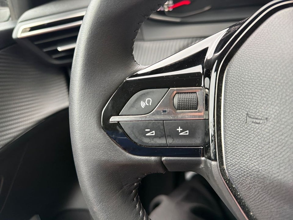 Peugeot 208 1,2 PureTech 100 Vision Sport 5d
