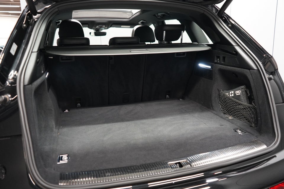 Audi Q5 55 TFSi e Sport quattro S-tr. 5d