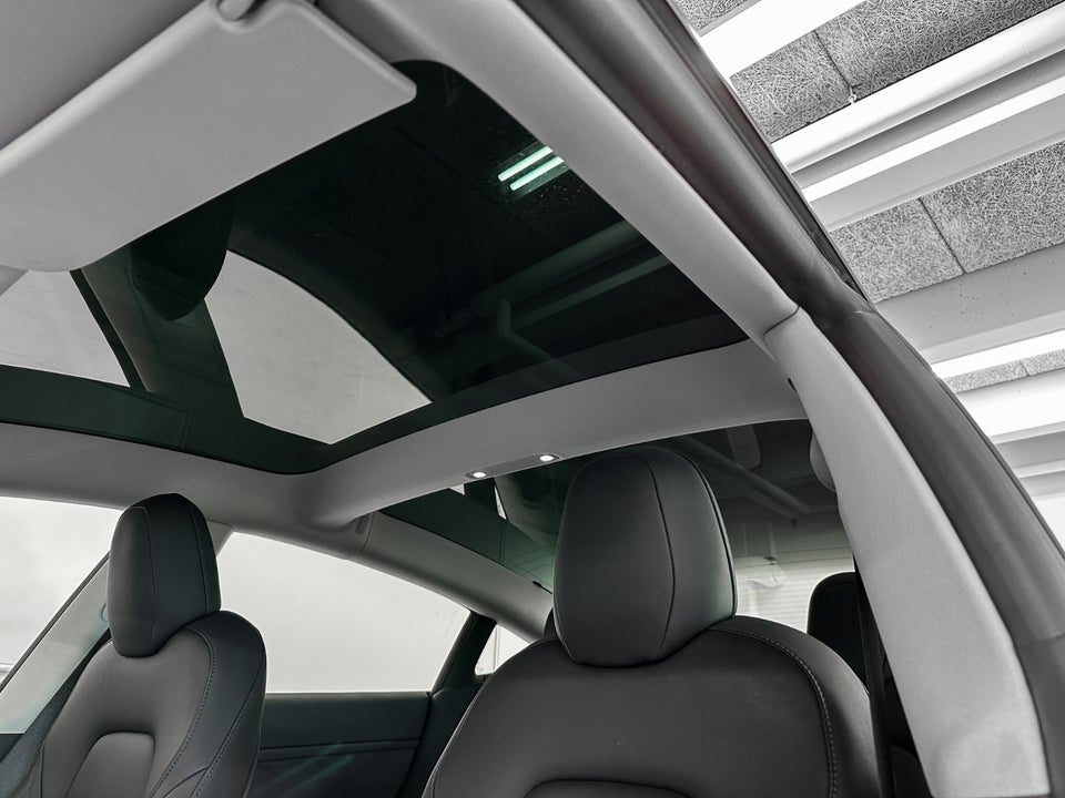 Tesla Model 3 Standard Range+ RWD 4d