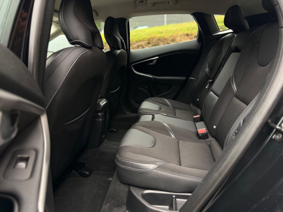 Volvo V40 1,6 D2 115 Kinetic 5d