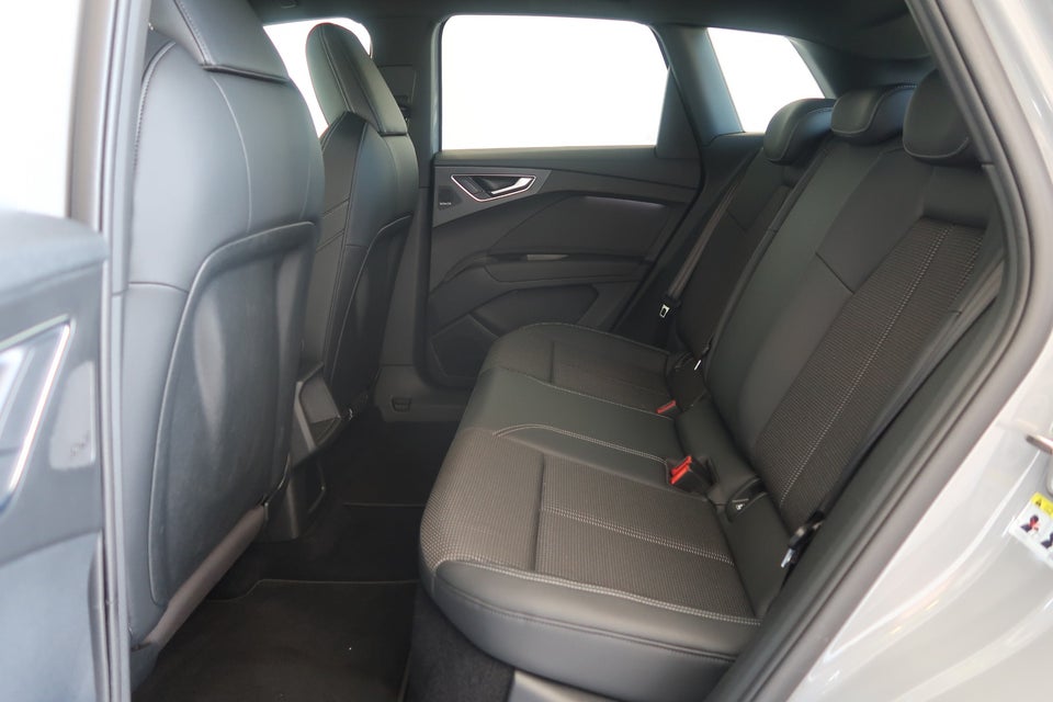 Audi Q4 e-tron 40 S-line 5d