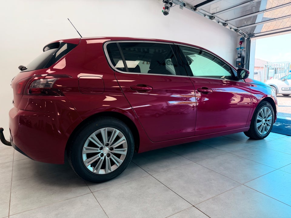 Peugeot 308 1,6 BlueHDi 120 Allure Sky 5d