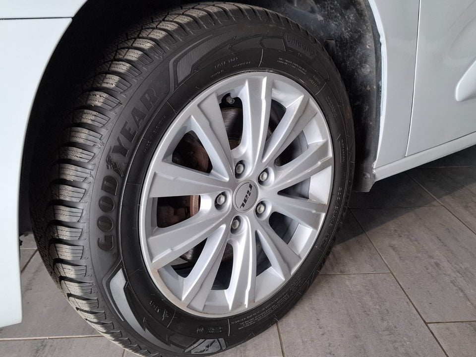 Toyota ProAce City Verso 50 Medium Family 5d