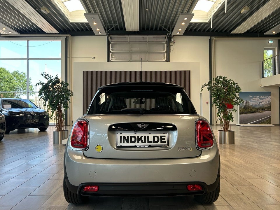MINI Cooper SE Essential 3d