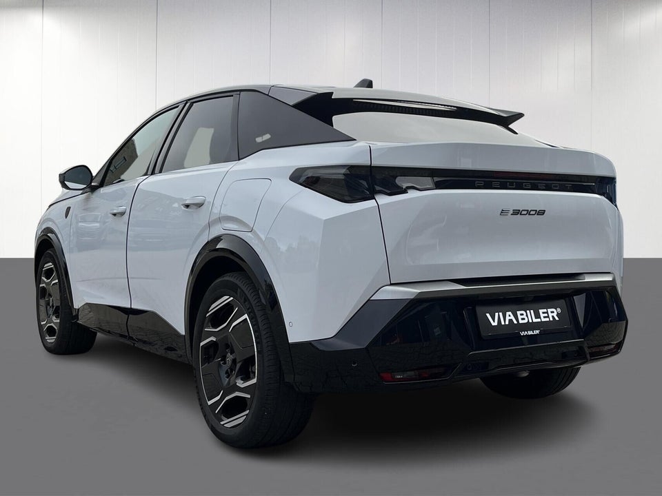 Peugeot e-3008 77 GT Pack 5d