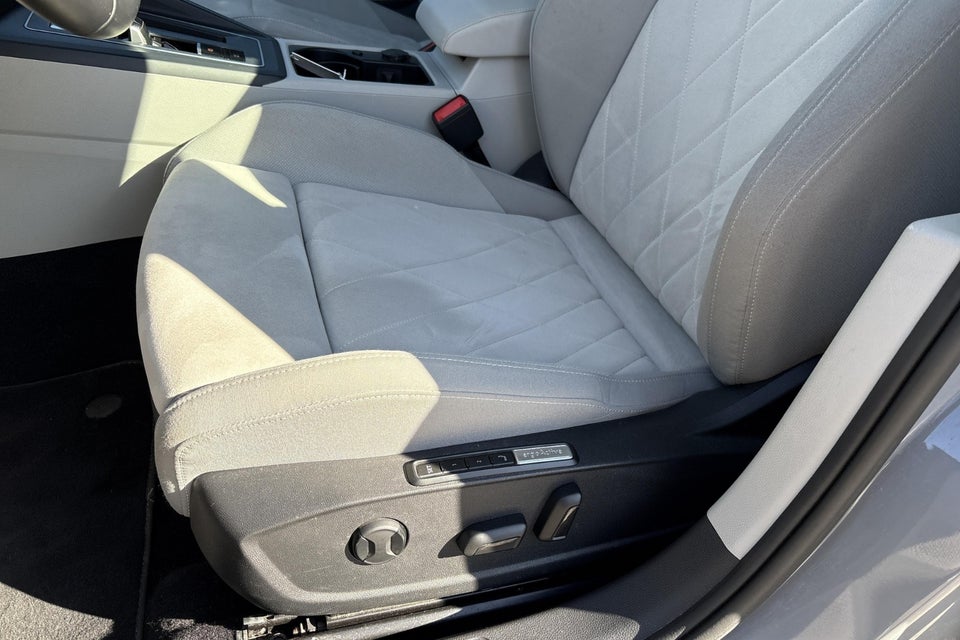 VW Golf VIII 1,4 eHybrid DSG 5d