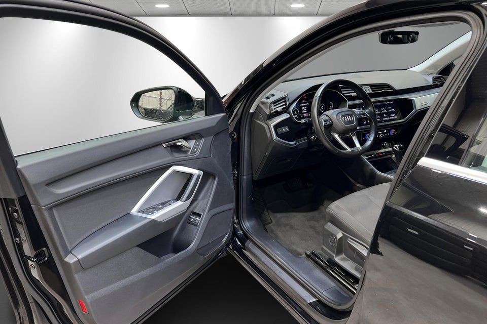 Audi Q3 45 TFSi e Attitude plus S-tr. 5d