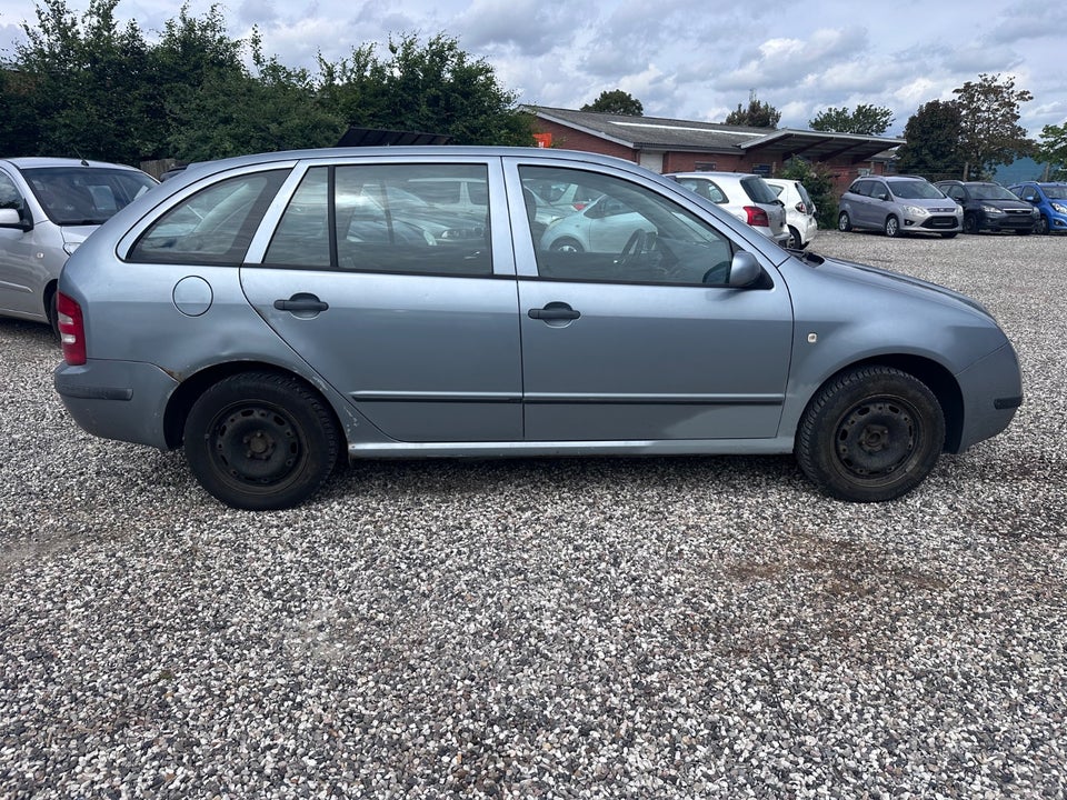 Skoda Fabia 1,4 16V 75 Ambiente Combi 5d