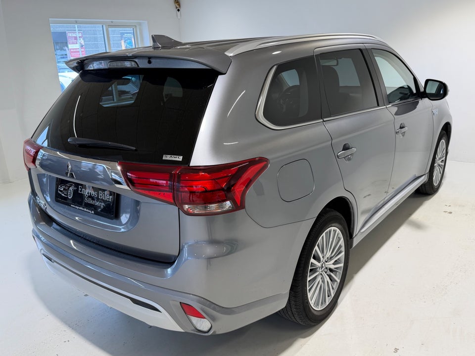 Mitsubishi Outlander 2,4 PHEV Instyle CVT 4WD 5d