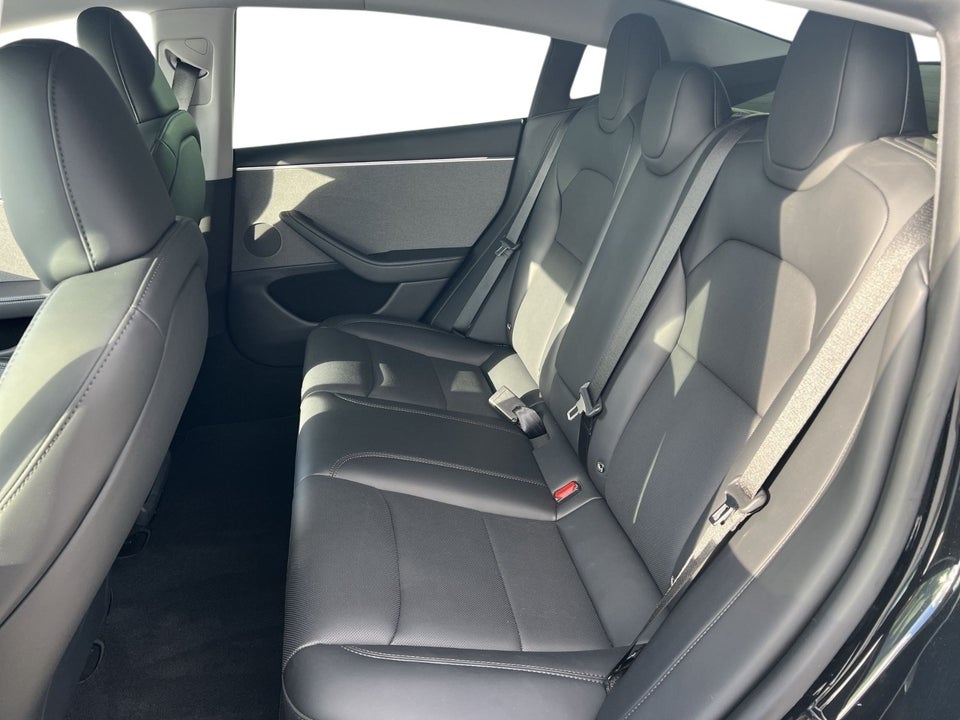 Tesla Model 3 RWD 4d