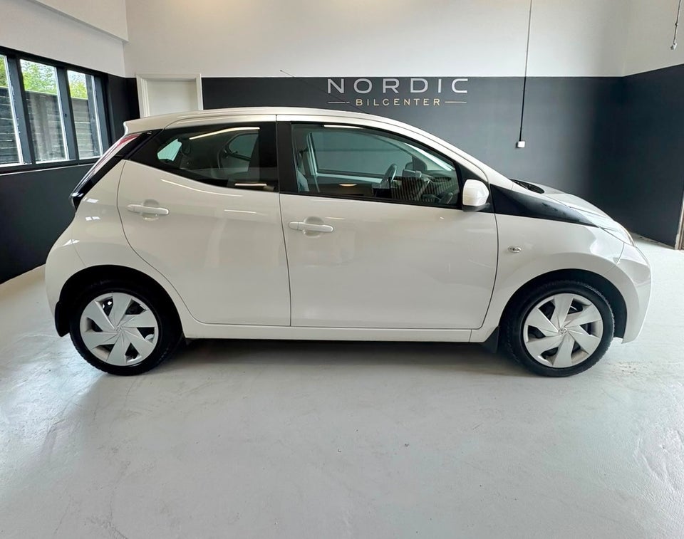 Toyota Aygo 1,0 VVT-i x-play x-touch 5d