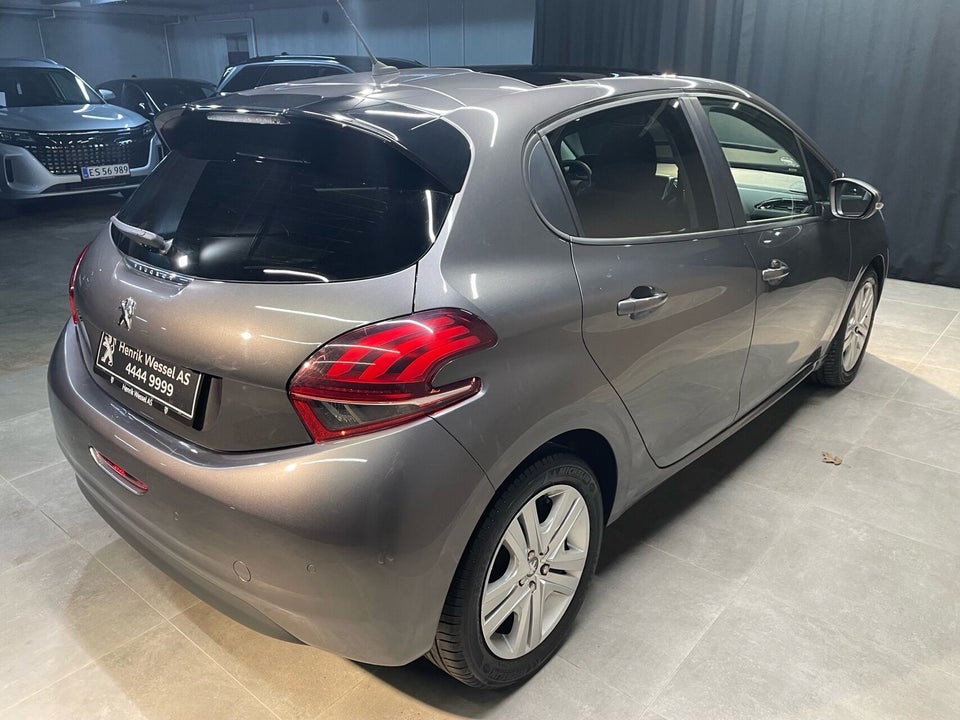 Peugeot 208 1,2 PureTech 110 Signatue Sky 5d