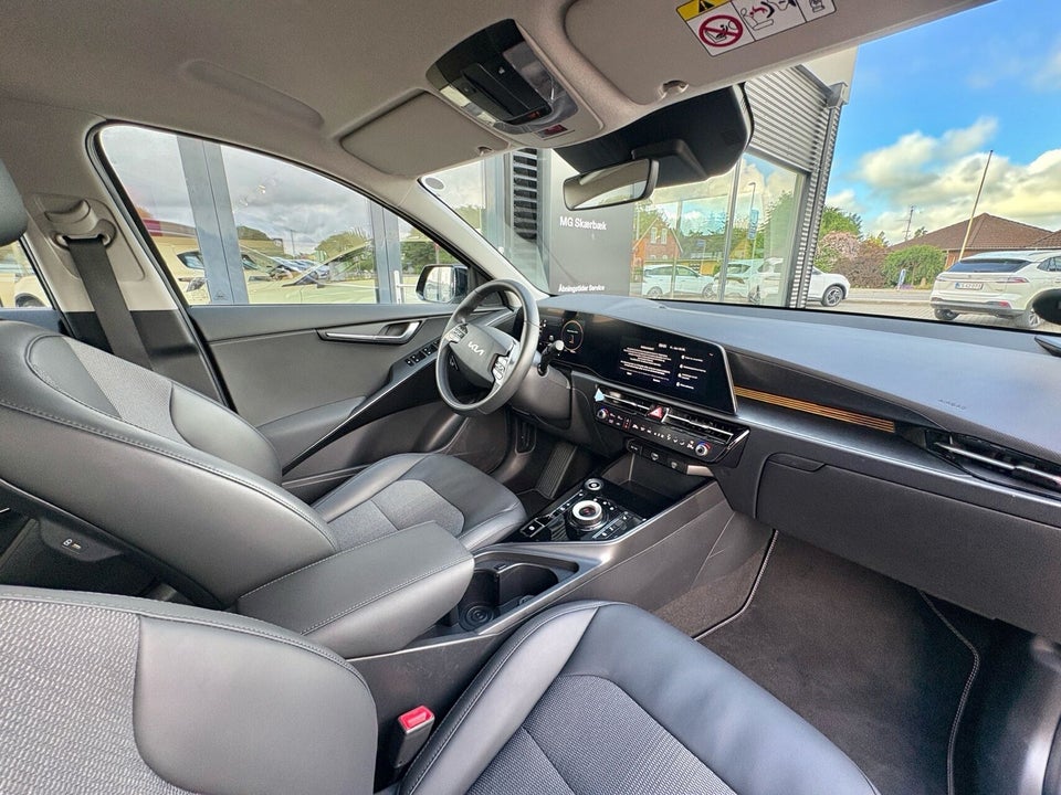 Kia Niro 64 EV Access Plus 5d