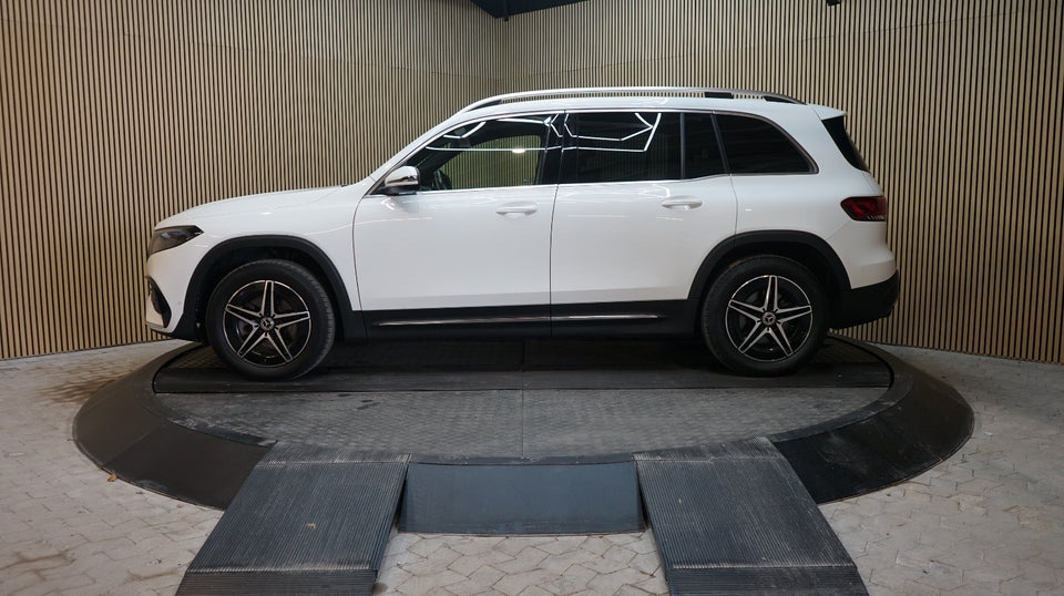 Mercedes EQB250 AMG Line 5d