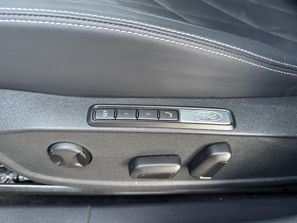 Ford Explorer 84 Premium Extended Range AWD 5d