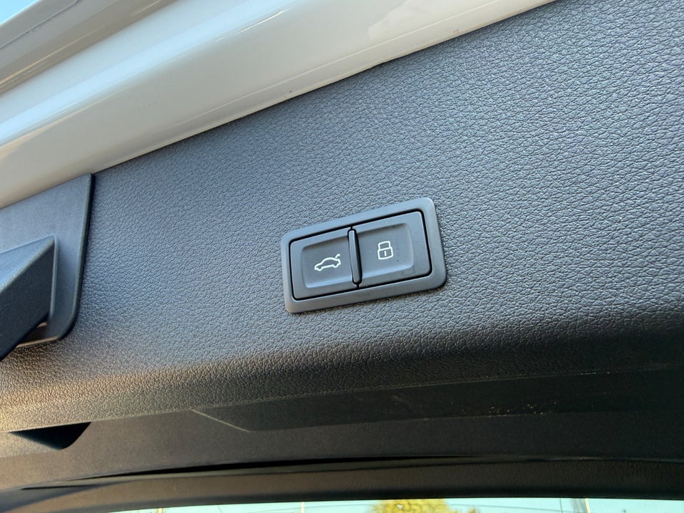 Audi Q8 e-tron 55 S-line quattro 5d