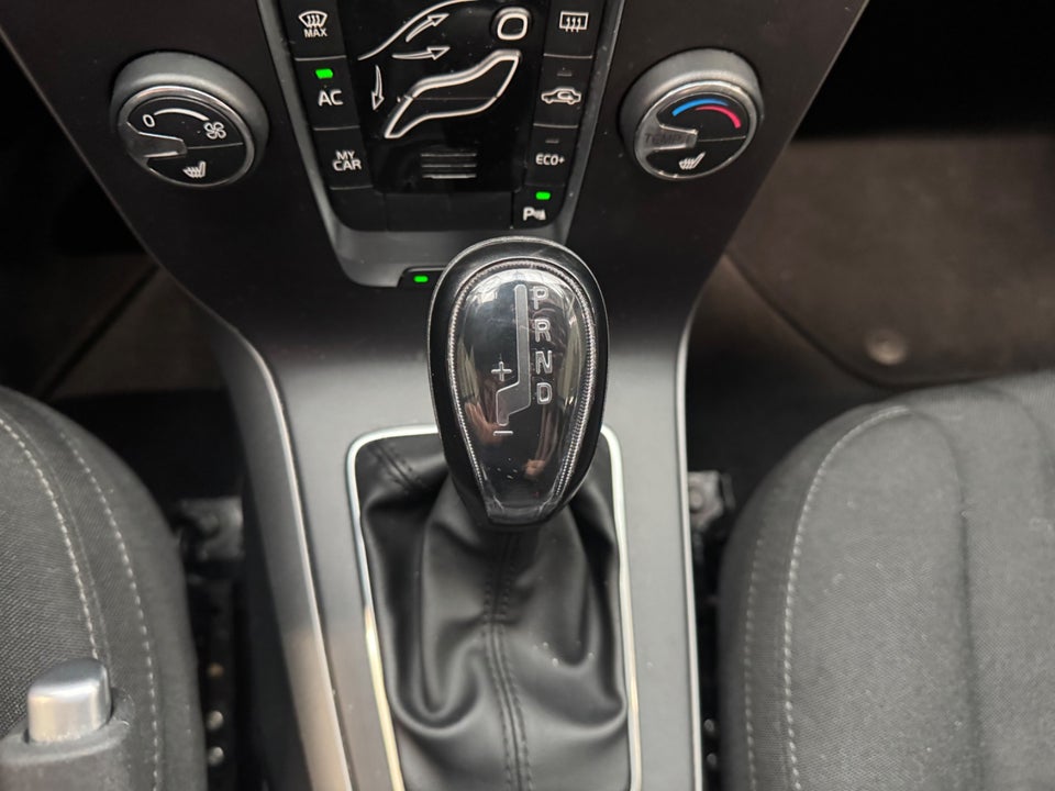 Volvo V40 CC 1,5 T3 152 Momentum aut. 5d