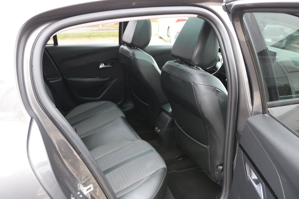 Peugeot 208 1,2 PureTech 100 Allure Sky 5d