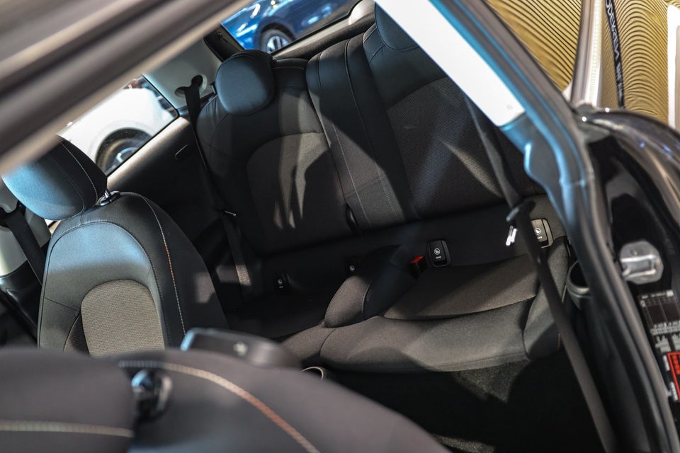MINI Cooper 1,5 Essential Edition 5d