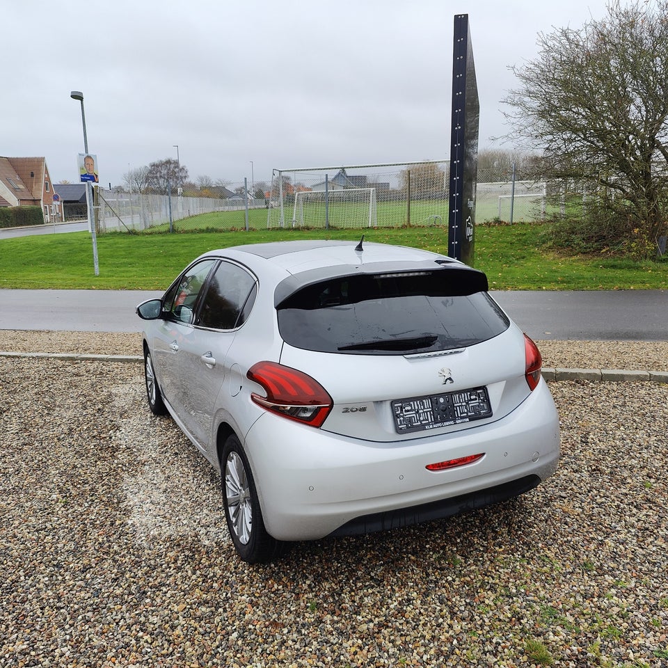 Peugeot 208 1,6 BlueHDi 100 Allure Sky 5d