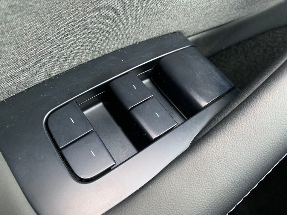 Tesla Model 3 Standard Range+ RWD 4d