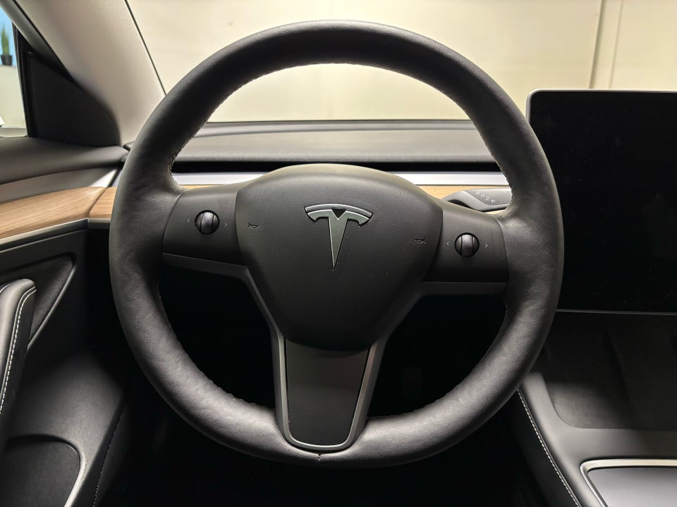 Tesla Model 3 RWD 4d