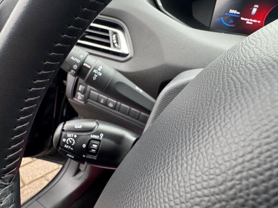 Peugeot 308 1,5 BlueHDi 130 Allure Grand SW 5d