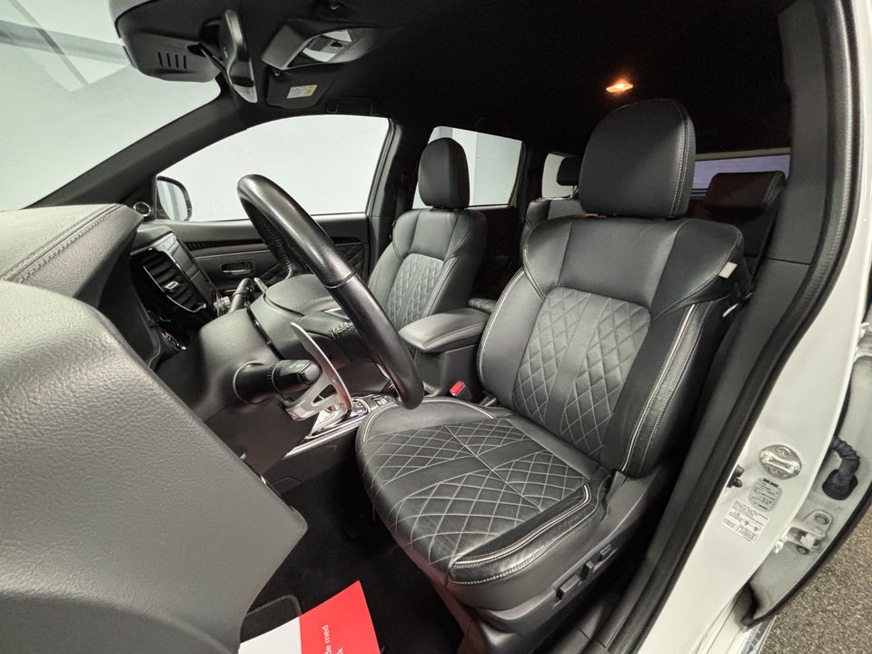 Mitsubishi Outlander 2,4 PHEV Instyle CVT 4WD 5d