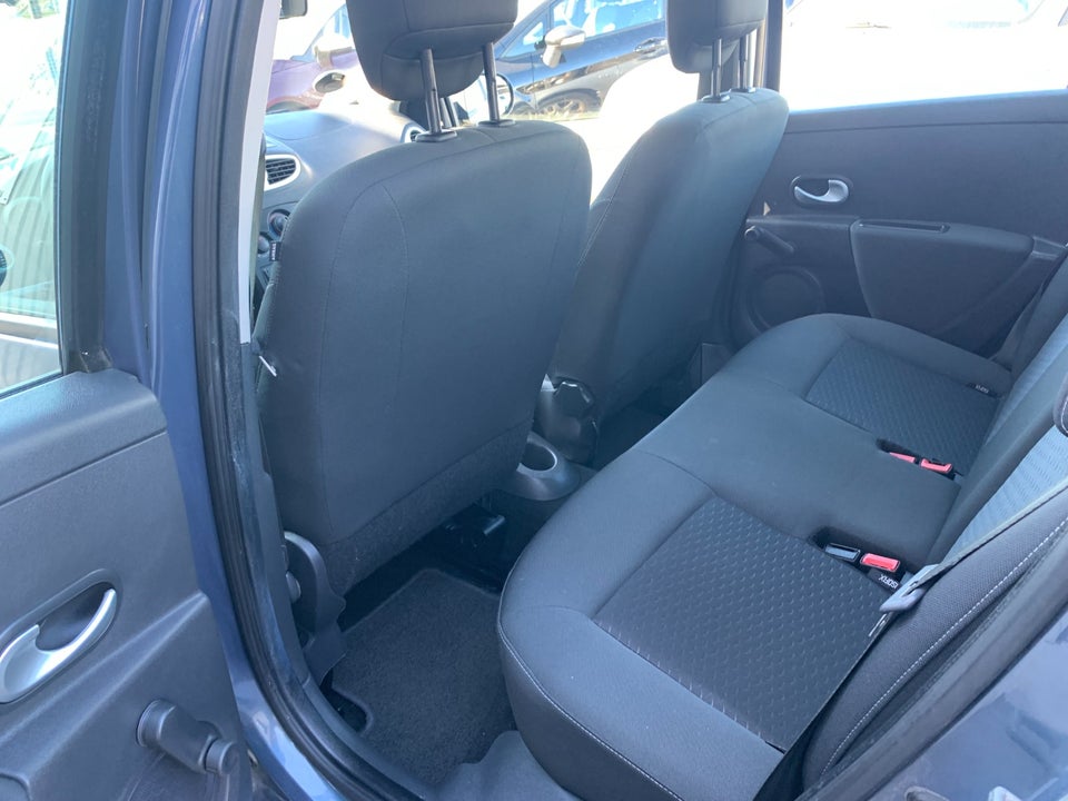 Renault Clio III 1,2 16V Avantage 5d