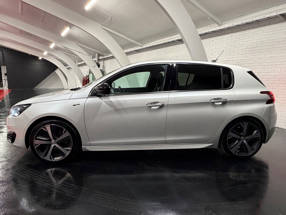 Peugeot 308 1,6 e-THP 205 GT 5d