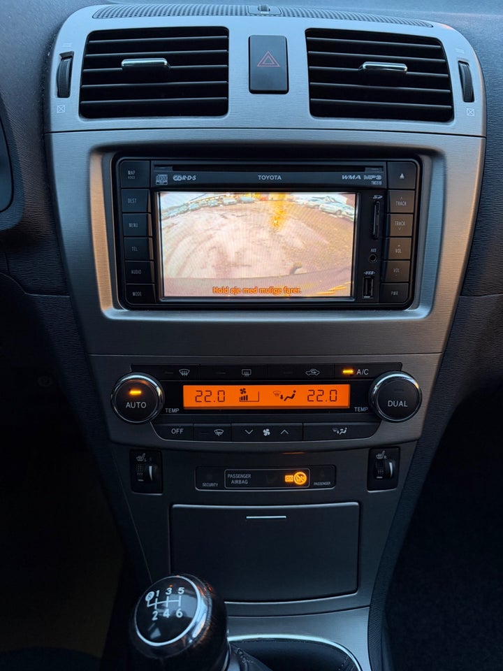 Toyota Avensis 1,8 VVT-i TX stc. 5d