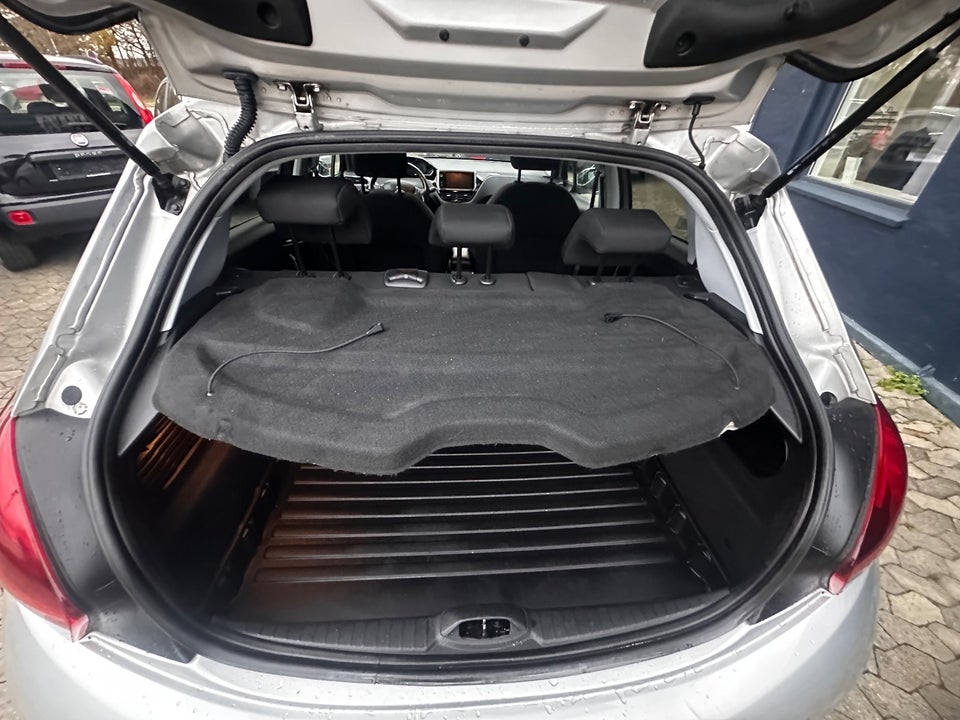 Peugeot 208 1,6 BlueHDi 100 Allure 5d