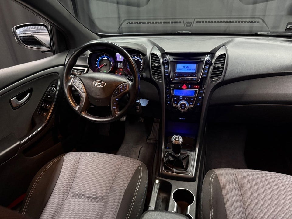 Hyundai i30 1,6 CRDi 110 EM-Edition 5d