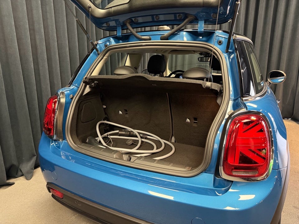 MINI Cooper SE Essential 3d