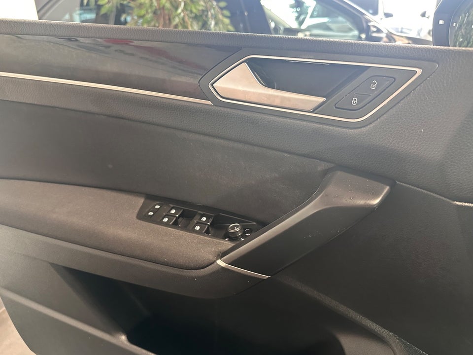 VW Touran 2,0 TDi 150 Highline Family DSG Van 5d