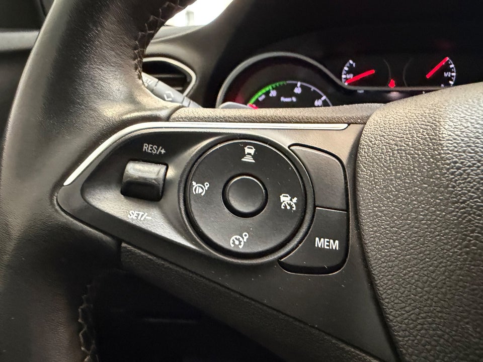 Opel Grandland X 1,6 Hybrid4 Ultimate aut. 5d