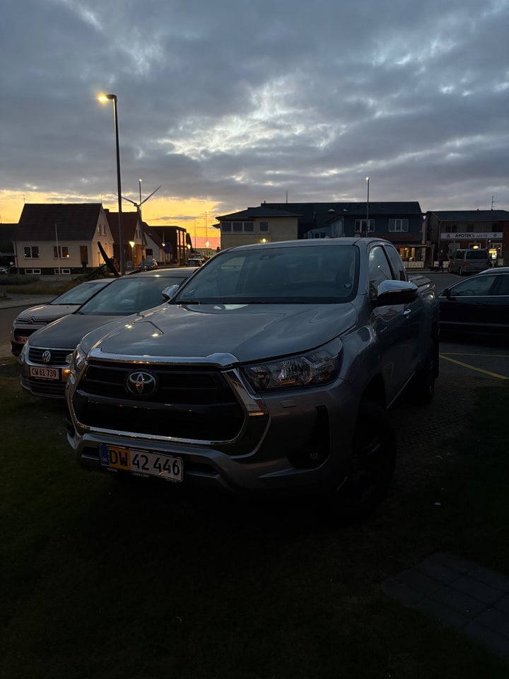Toyota HiLux 2,8 D T3 Ex.Kab aut. 4d