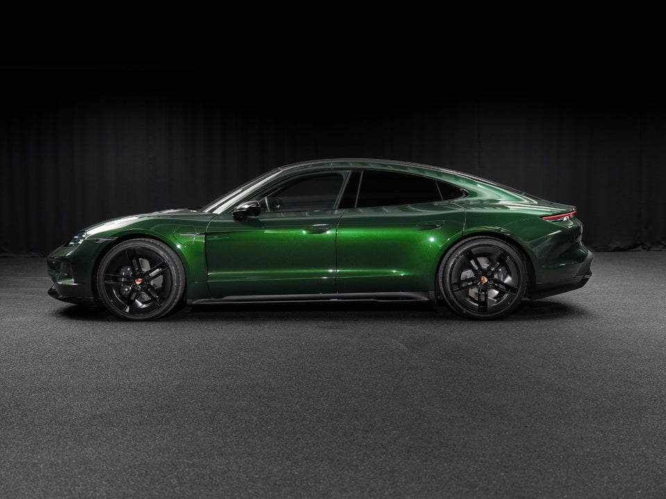 Porsche Taycan 4 Performance+ Black Edition 4d