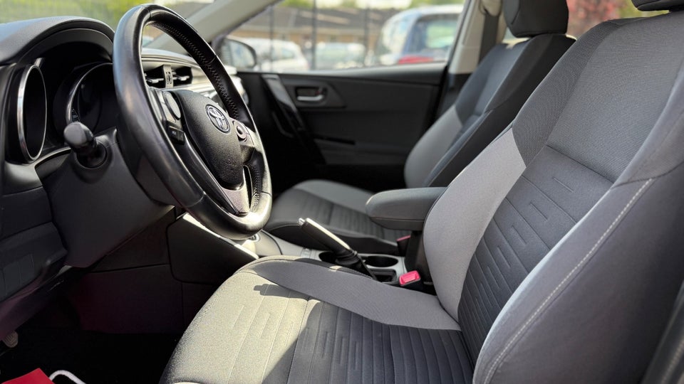 Toyota Auris 1,8 Hybrid H2 Comfort Touring Sports CVT 5d