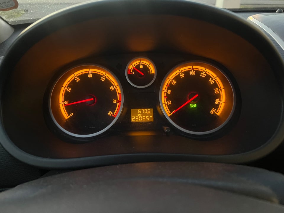 Opel Corsa 1,2 16V Enjoy 5d