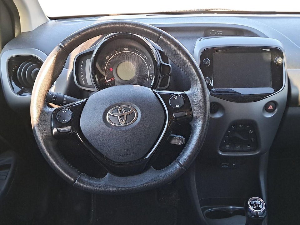 Toyota Aygo 1,0 VVT-i x-press 5d