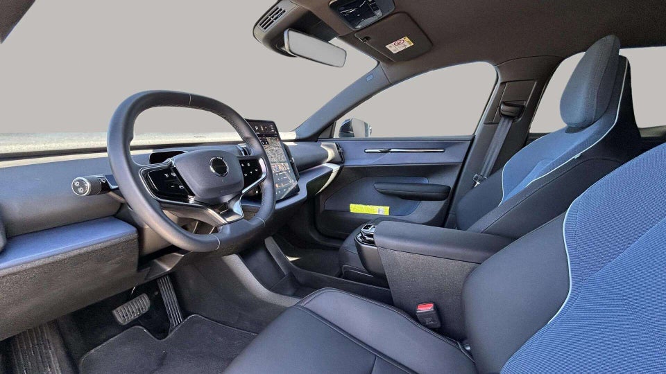 Volvo EX30 Extended Range Plus 5d