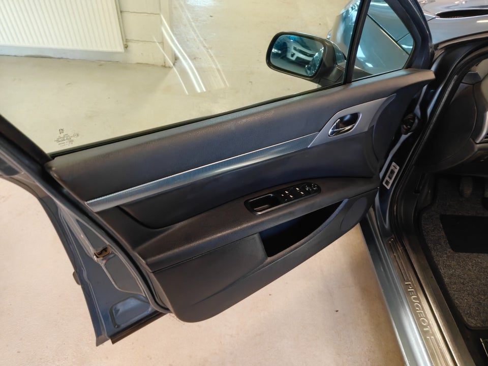 Peugeot 407 2,2 ST 4d