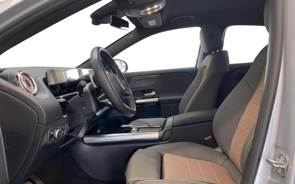 Mercedes EQA350 4Matic 5d