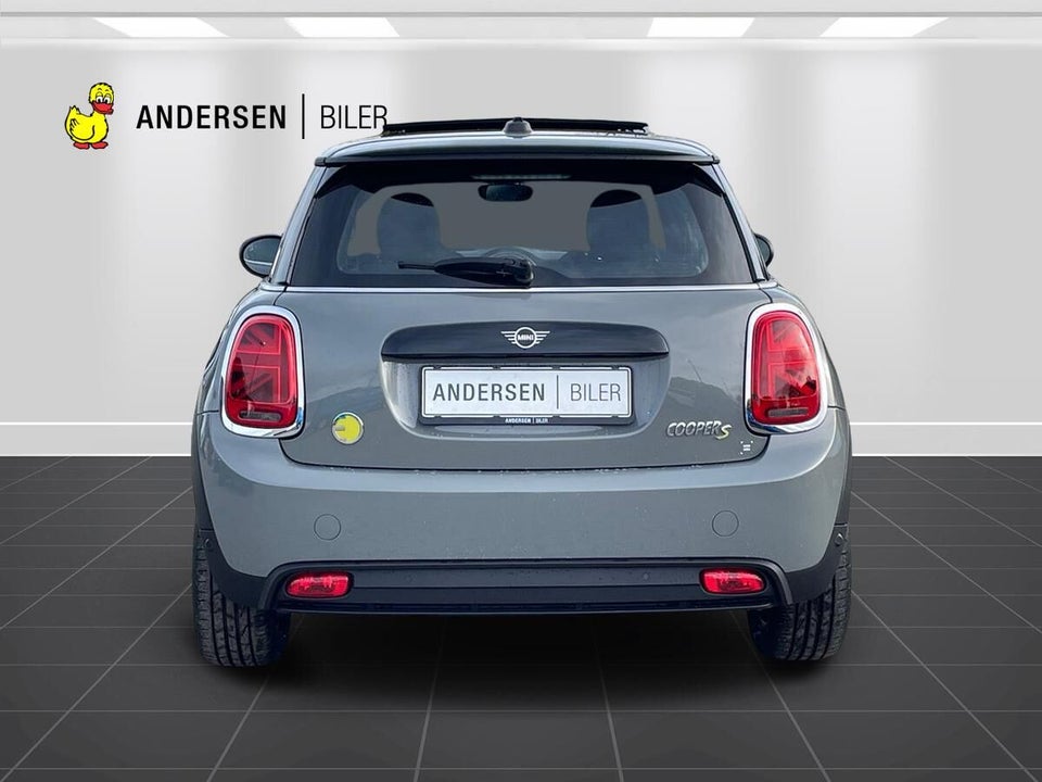 MINI Cooper SE Essential 3d