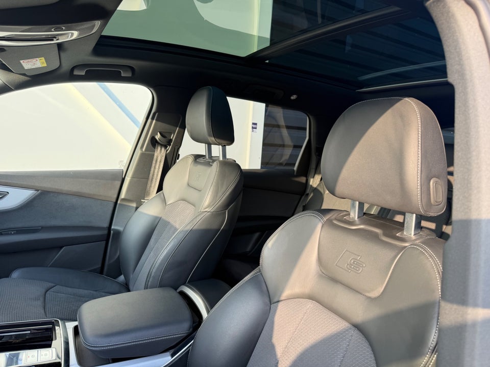 Audi Q7 55 TFSi e S-line quattro Tiptr. 5d