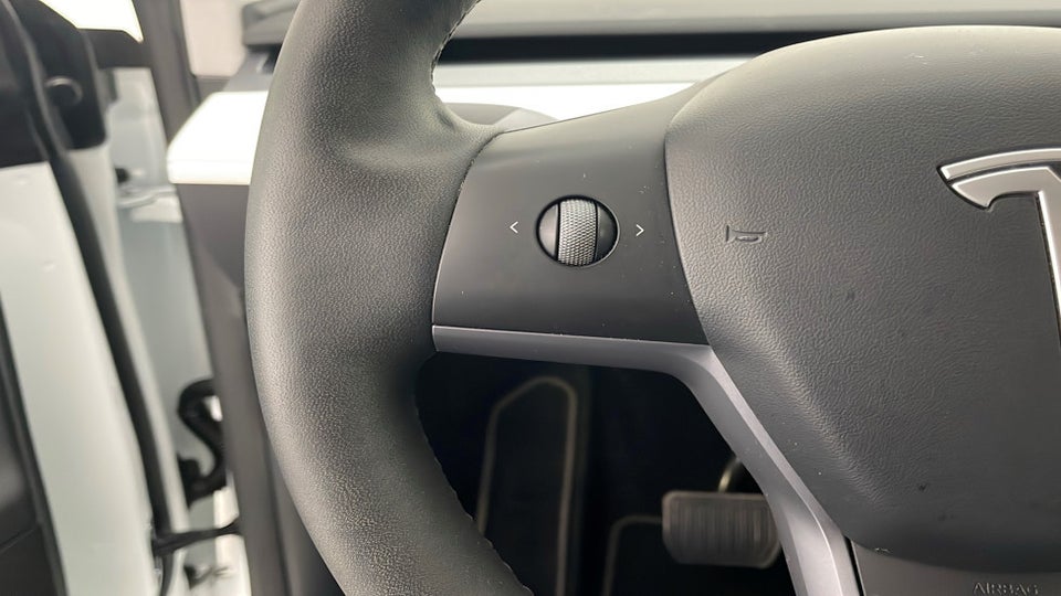 Tesla Model Y Long Range AWD 5d